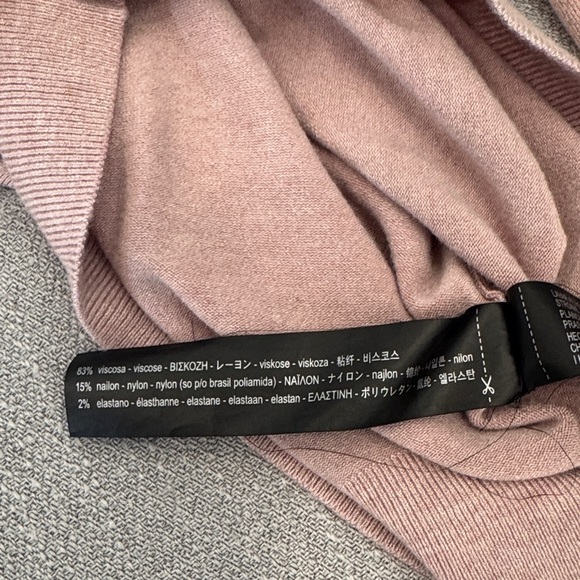 Light Pink Pearl-Sleeve Turtleneck Sweater | Elegant & Cozy - Medium - Picture 5 of 10